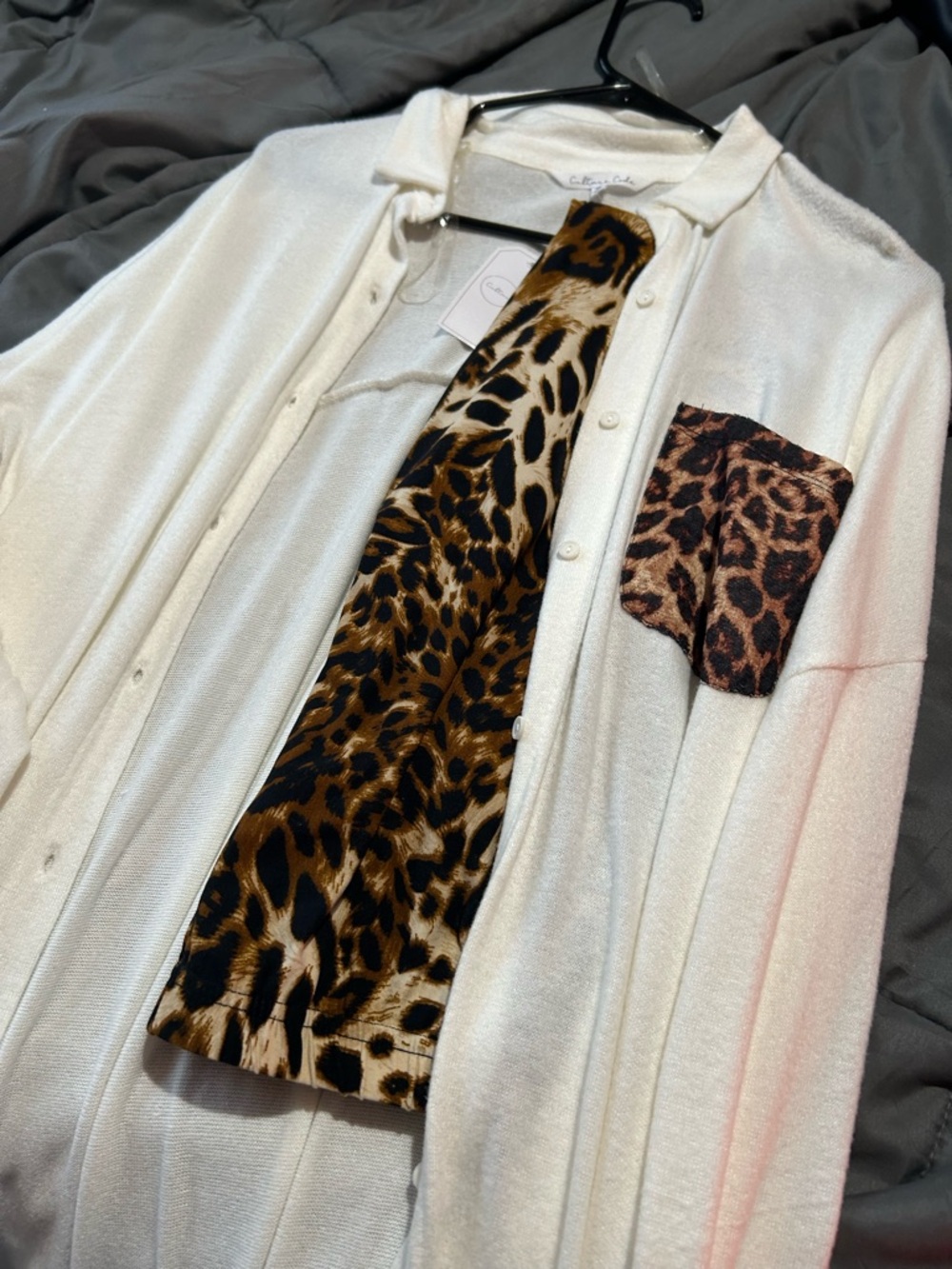Cozy Cream long Button-Up with Leopard Pocket and matching leggings NWT - Picture 5 of 5